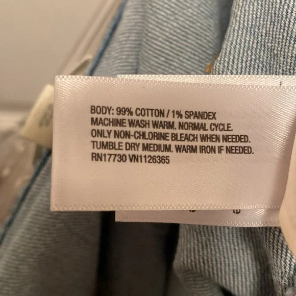 Universal Thread Medium Wash Denim Skirt…size 8 - Picture 6 of 7